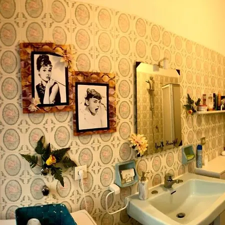 Tinashouse *